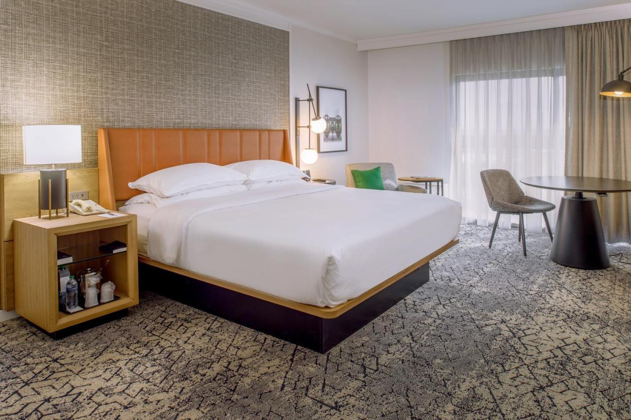 Sheraton Westport Plaza Maryland Heights Exterior photo